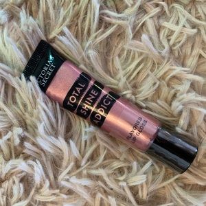 Victoria’s Secret Total Shine Addict Lip Gloss